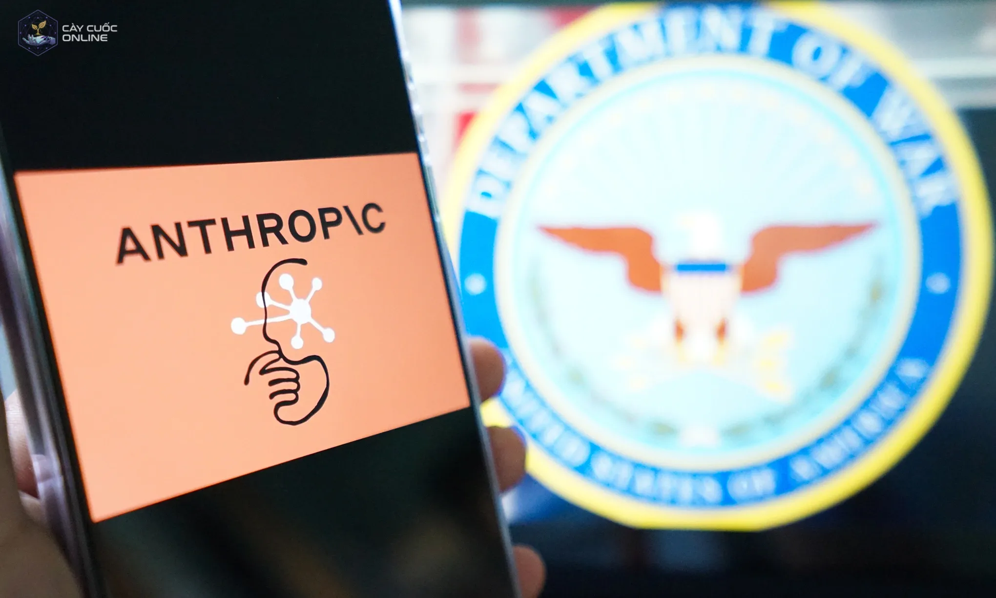 Logo Anthropic hiển thị trên màn hình smartphone. Ảnh: Bảo Lâm