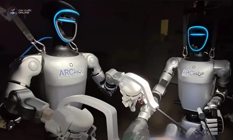 Robot hình người lần đầu tiên thực hiện phẫu thuật