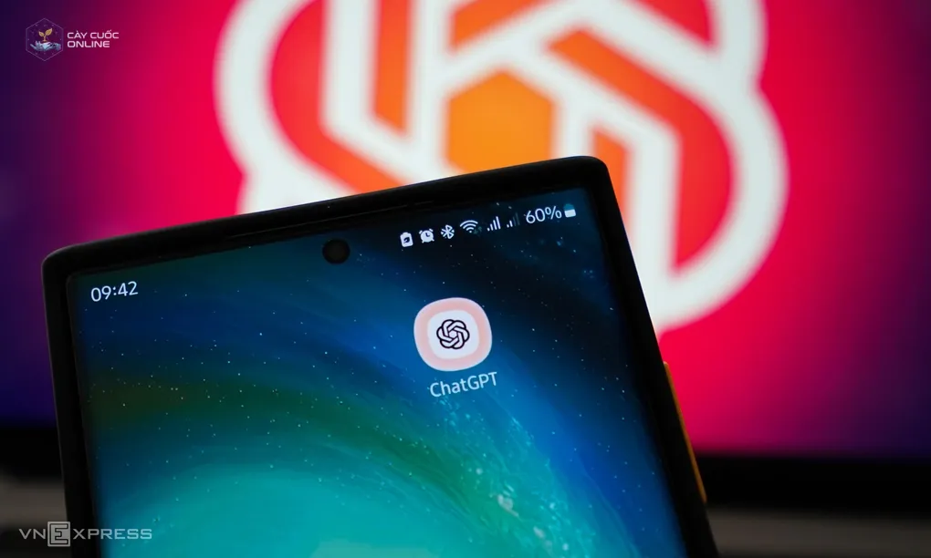 Logo ứng dụng ChatGPT trên một chiếc smartphone. Ảnh: Bảo Lâm
