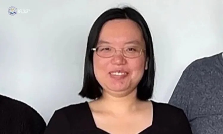 Aili Wang trong một bức ảnh chụp chung với bạn học vào năm 2024. Ảnh: AP