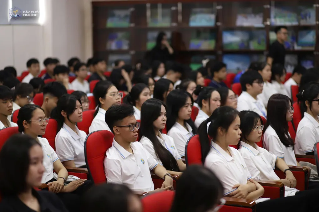 Sinh viên tham dự sự kiện. Ảnh: Thu Uyên